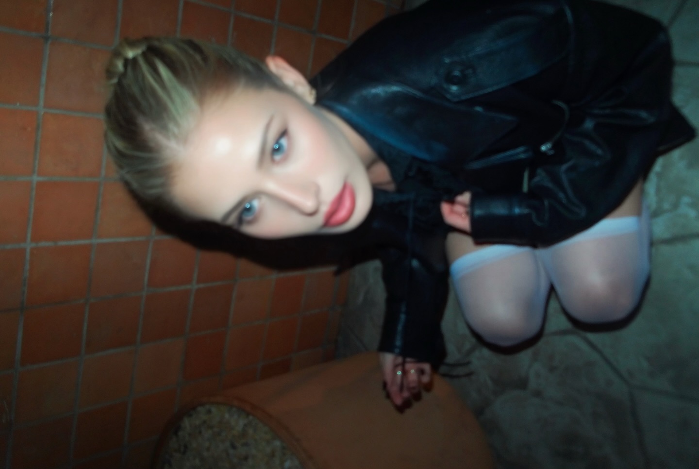 blonde beauty, white silk stockings - 金发美女穿白色丝袜 - 흰색 실크 스타킹을 신은 금발 미녀 - gái đẹp tóc vàng mặc tất lụa trắng - 白のシルクストッキングを履いた金髪美女